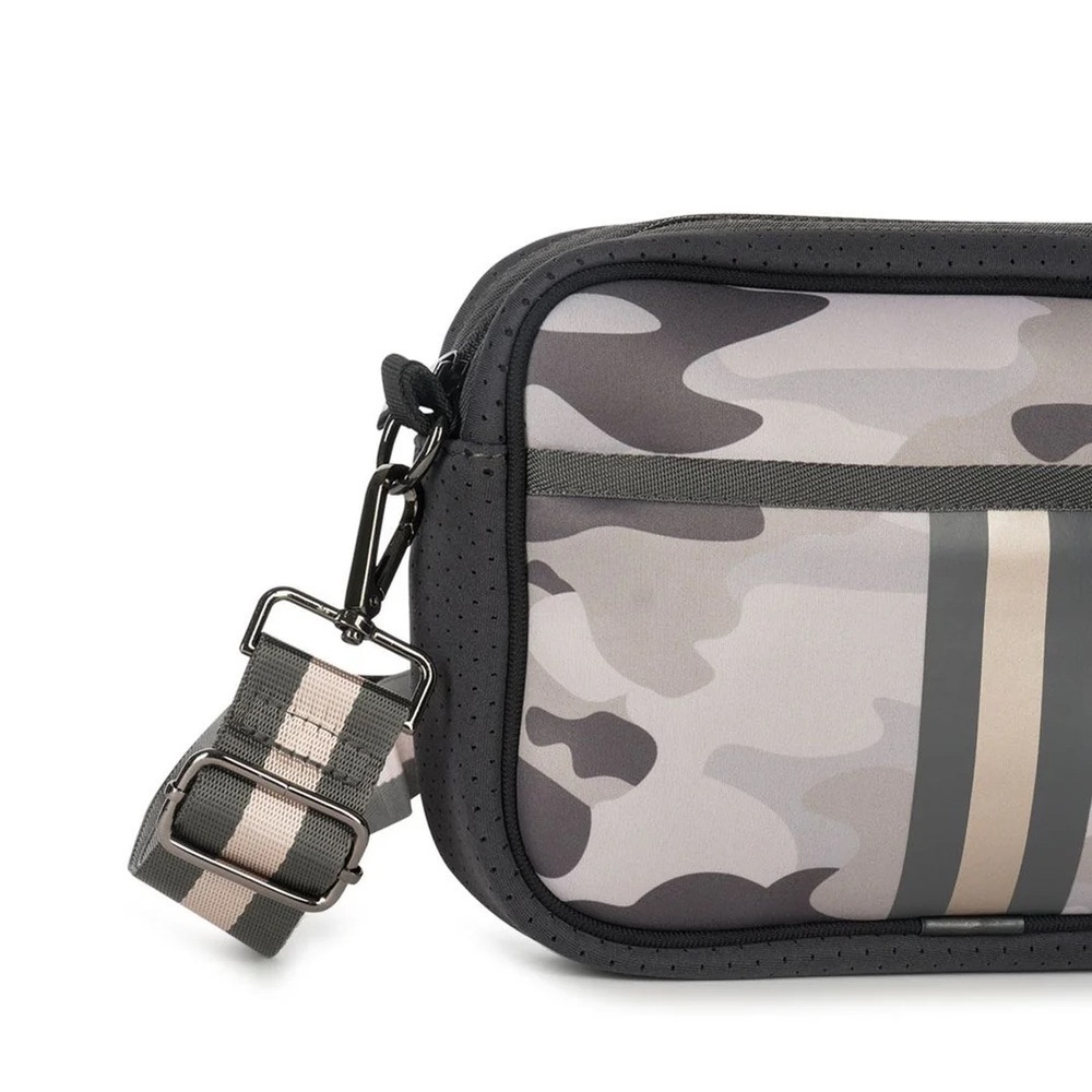 Haute Shore Drew Safari Camo Neoprene Camera Crossbody Bag NWT - Picture 4 of 7